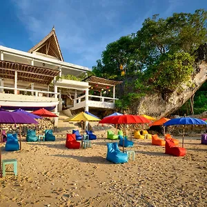 The Point Beach-front Balangan Guest house